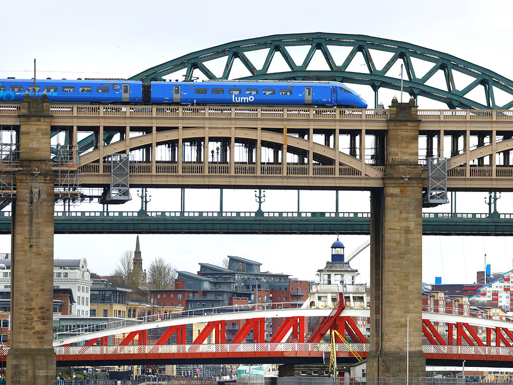 Lumo train over Tyne bridge